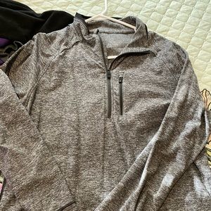 Black xl lululemon 1/4 zip